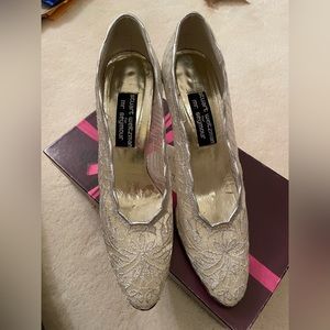 Vintage - Stuart Weitzman Pumps